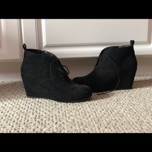 Dolce Vita Black Wedges